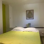 公寓 康帕涅瓦哈尔酒店 *