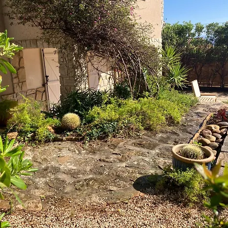 康帕涅瓦哈尔酒店 *