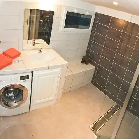 康帕涅瓦哈尔酒店 公寓 *